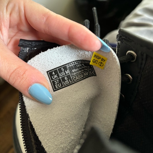 White Doc Martens boots - never worn size 6w - Picture 2 of 6